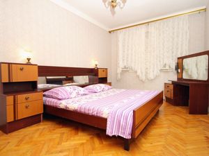 23927782-Ferienwohnung-4-Zavalatica-300x225-4