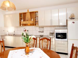 23927784-Ferienwohnung-6-Zavalatica-300x225-4