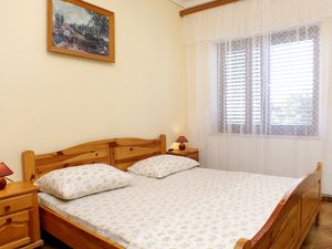 23927781-Ferienwohnung-4-Zavalatica-300x225-3