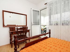 23927759-Ferienwohnung-4-Zavalatica-300x225-4