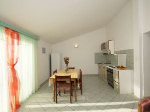 23925856-Ferienwohnung-6-Zavalatica-300x225-3