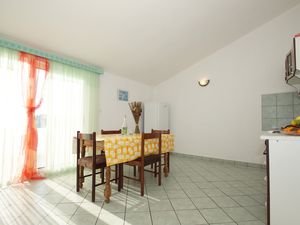 23925856-Ferienwohnung-6-Zavalatica-300x225-4