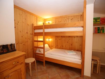 Bedroom with bunkbed and 2 single beds