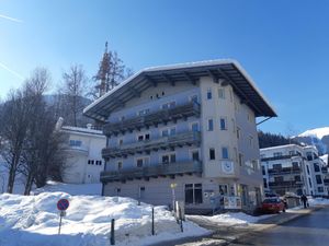 22447261-Ferienwohnung-8-Zell am See-300x225-1