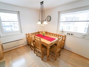 19204768-Ferienwohnung-8-Zell am See-300x225-4