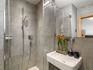 23858600-Ferienwohnung-8-Zell am See-300x225-1