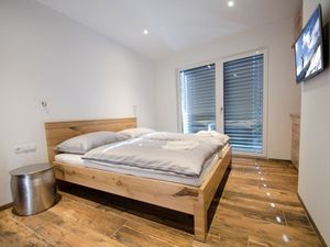 19088551-Ferienwohnung-8-Zell am See-300x225-2