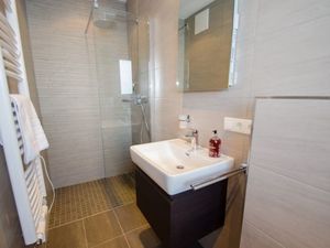 19088550-Ferienwohnung-4-Zell am See-300x225-3