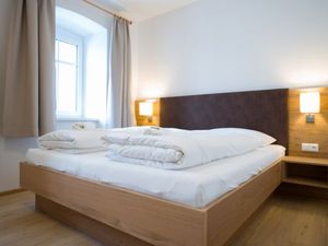 19273985-Ferienwohnung-7-Zell am See-300x225-1