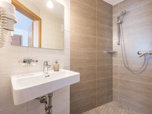 23543358-Ferienwohnung-7-Zell am See-300x225-2