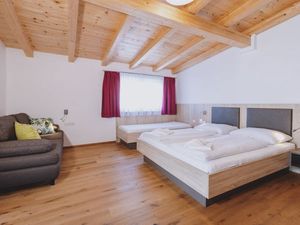 23543351-Ferienwohnung-8-Zell am See-300x225-3