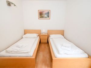 19088491-Ferienwohnung-6-Zell am See-300x225-5