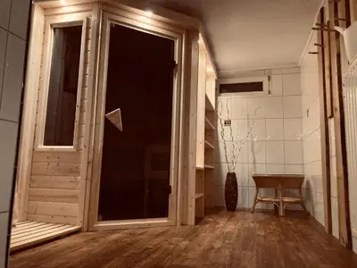 Sauna mit Relaxdusche im UG