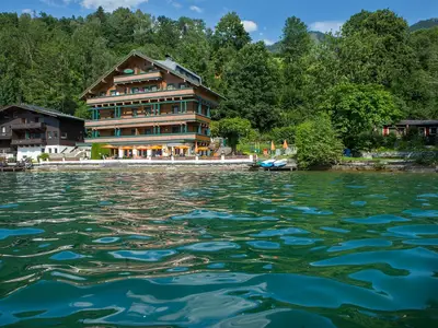 Hausansicht vom See