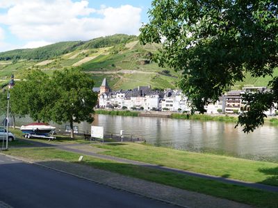 Blick nach Zell (Mosel)