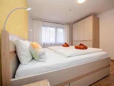 Schlafzimmer 1