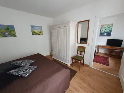 Schlafbereich mit Durchgang zum Wohnzimmer