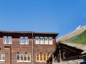 19160608-Ferienwohnung-4-Zermatt-300x225-1