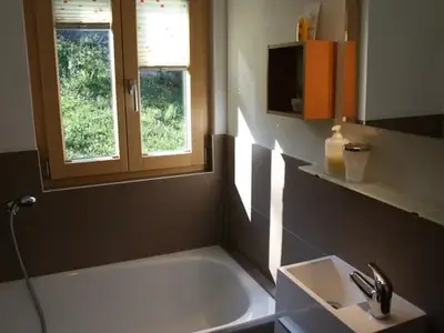 Badezimmer 2 mit Badewanne/WC