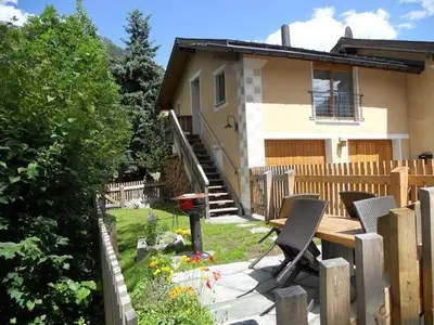 Feien Wohnung: Separaten Gartenbereich mit Sitz und Grillplatz