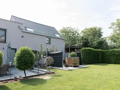 Außenseite Ferienhaus [Sommer]