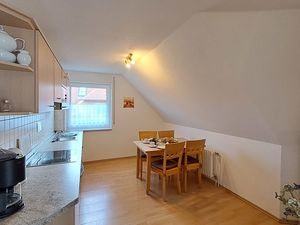 23511927-Ferienwohnung-4-Zingst (Ostseebad)-300x225-5