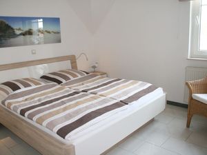 21632229-Ferienwohnung-4-Zingst (Ostseebad)-300x225-5