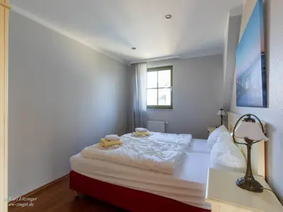 Ferienwohnung Fischland: erstes Schlafzimmer im OG.