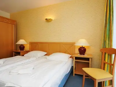 Schlafzimmer mit Doppelbett