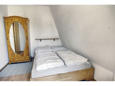 Schlafzimmer mit Doppelbett