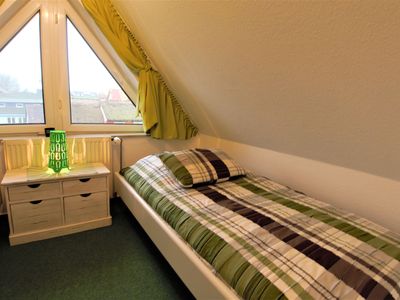 Schlafzimmer mit zwei Einzelbetten