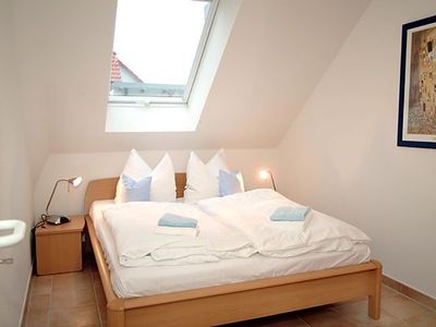 Schlafzimmer mit Doppelbett