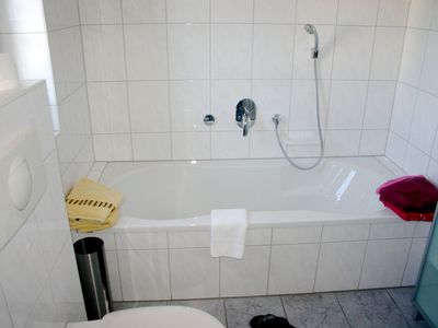 Badezimmer mit Badewanne