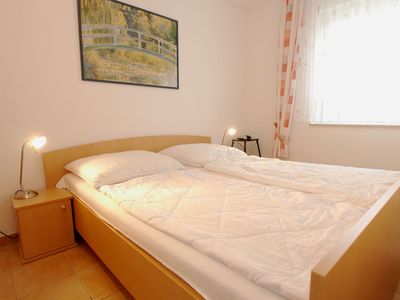 Schlafzimmer mit Doppelbett