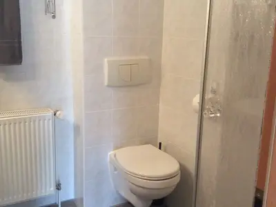 Badezimmer mit Dusche