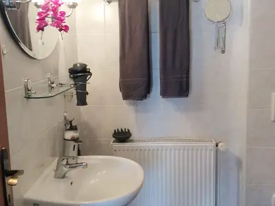 Badezimmer mit Dusche