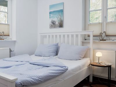 Schlafzimmer mit Doppelbett & Etagenbett