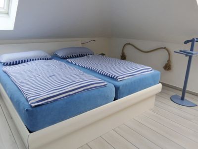 Schlafzimmer mit Doppelbett