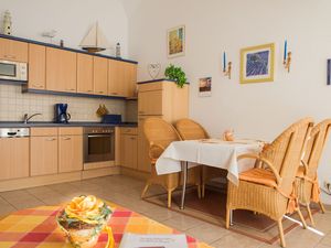 23871483-Ferienwohnung-4-Zingst (Ostseebad)-300x225-1