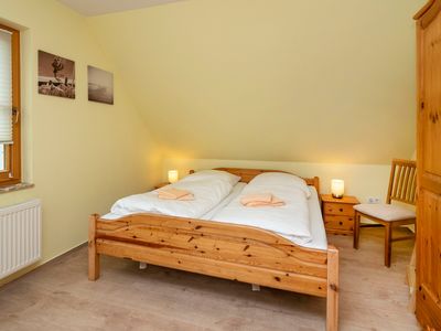 Schlafzimmer mit Doppelbett