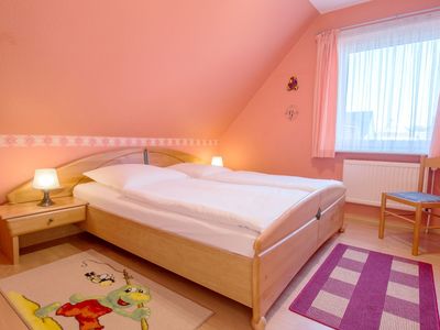 Schlafzimmer mit Doppelbett