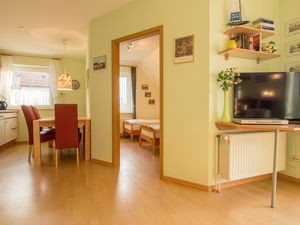 23871507-Ferienwohnung-4-Zingst (Ostseebad)-300x225-1