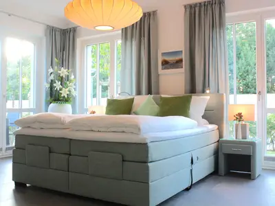 Schlafzimmer mit Doppelbett