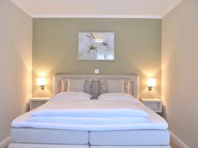 Schlafzimmer mit Doppelbett