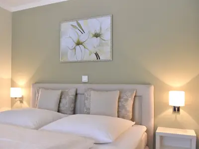 Schlafzimmer mit Doppelbett