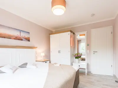 Schlafzimmer mit Doppelbett