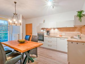 23961358-Ferienwohnung-4-Zingst (Ostseebad)-300x225-5