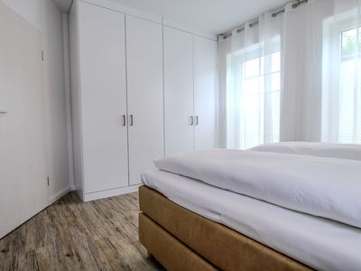 Schlafzimmer mit Kleiderschrank