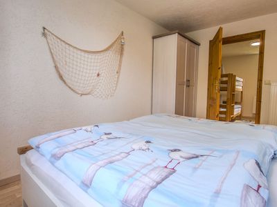 Schlafzimmer mit Doppelbett