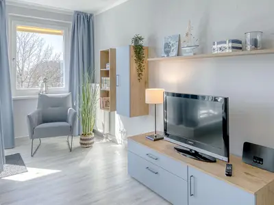 Ferienwohnung MeerZeit Zingst - Wohnraum mit TV